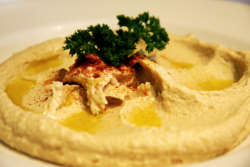 maykadeh, hummus